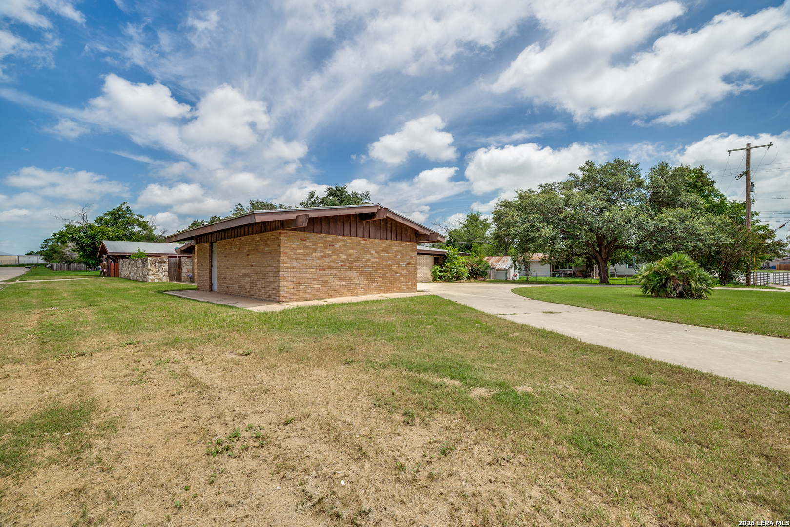 206 Jay Drive Devine TX 78016