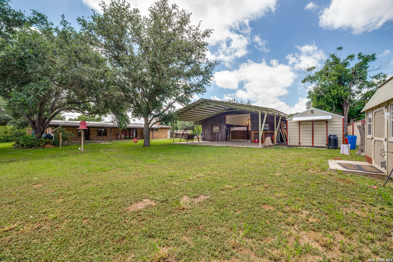 206 Jay Drive Devine TX 78016