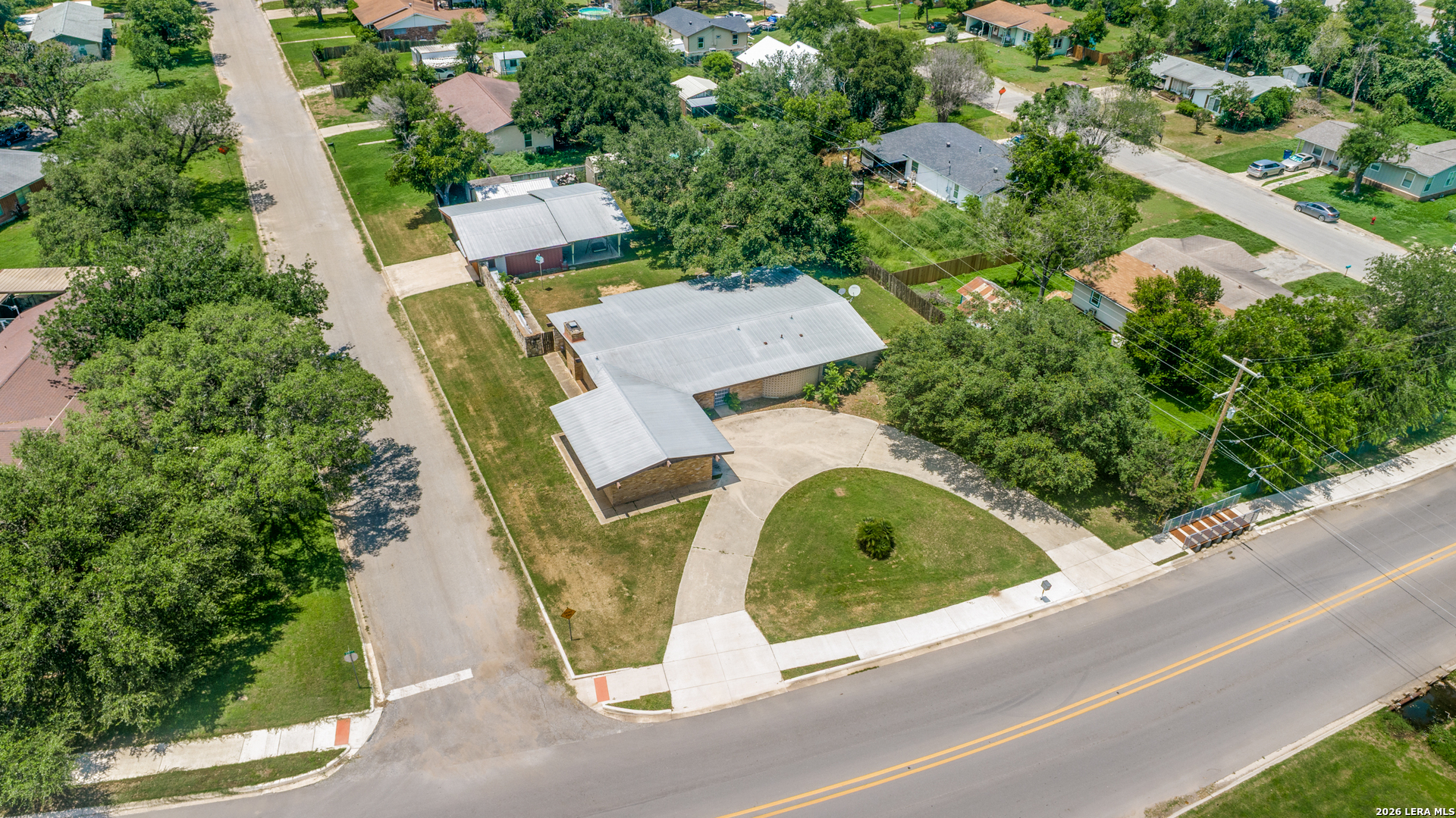 206 Jay Drive Devine TX 78016