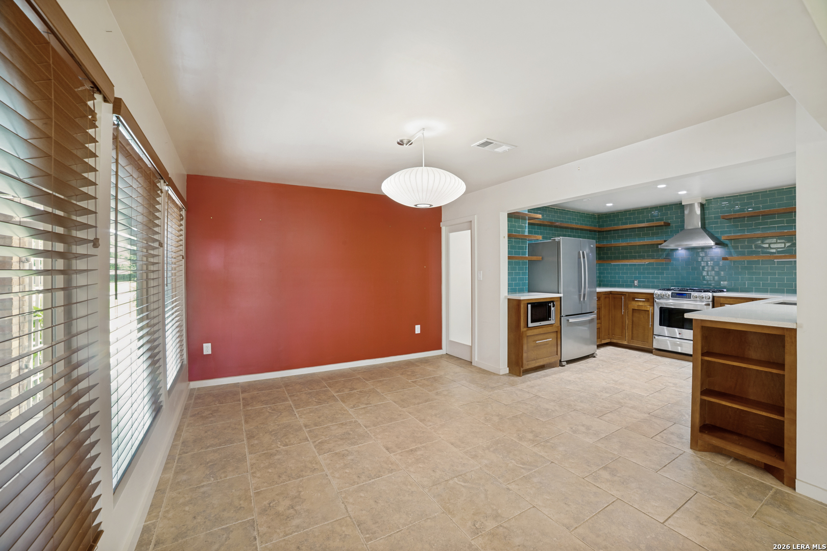 206 Jay Drive Devine TX 78016