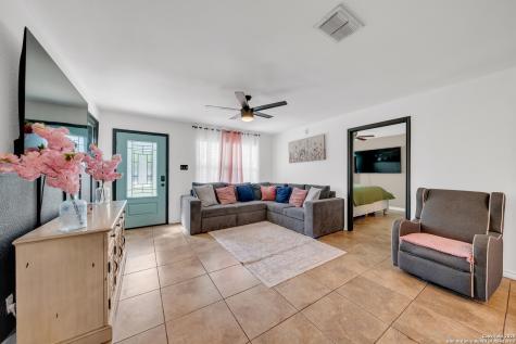 505 Olive Street Jourdanton TX 78026