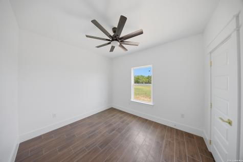 207 Hidden Ranch Floresville TX 78114