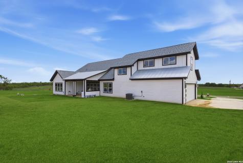 207 Hidden Ranch Floresville TX 78114