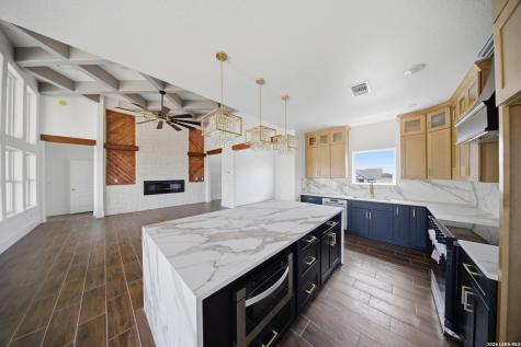 207 Hidden Ranch Floresville TX 78114