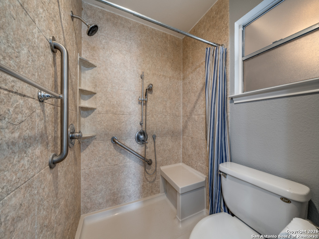 206 Meadowland Universal City TX 78148