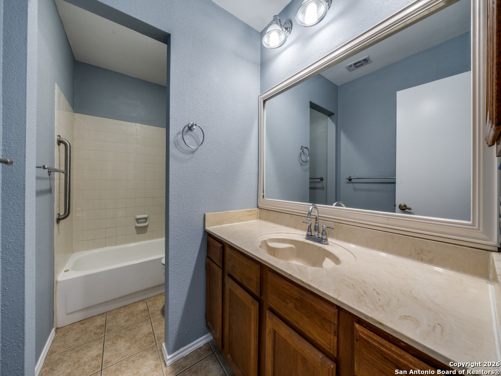 206 Meadowland Universal City TX 78148