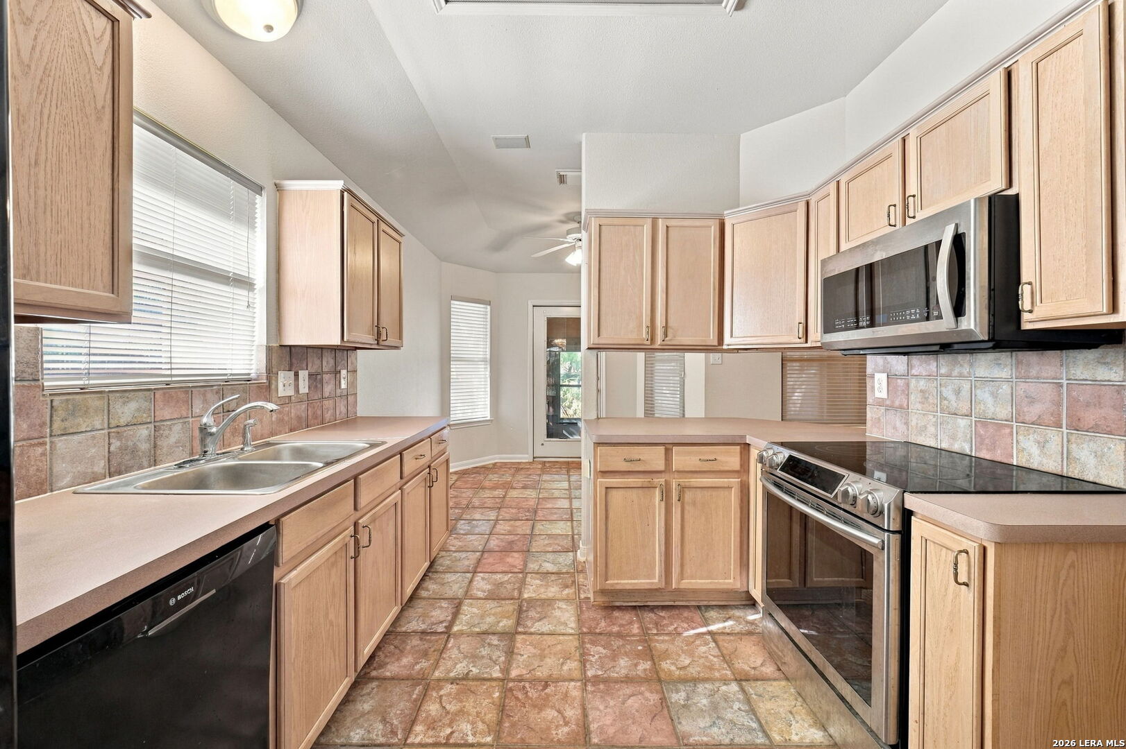 6334 Parkland Oaks Drive San Antonio TX 78240