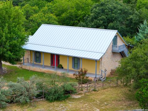 28 N River Place Road Rio Frio TX 78879