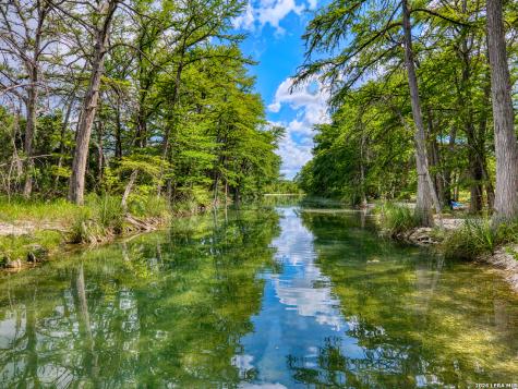 28 N River Place Road Rio Frio TX 78879