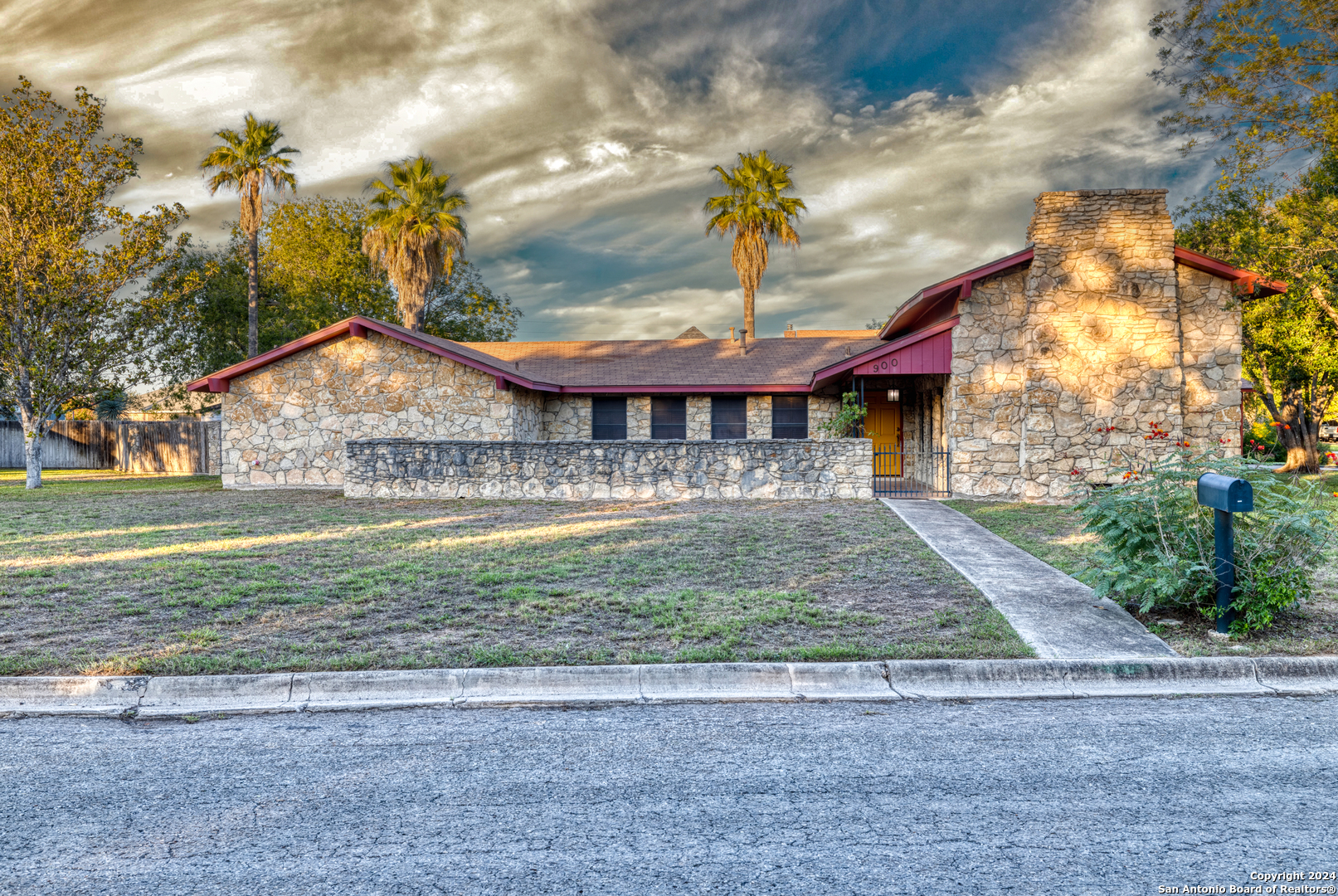 900 Patricia Place Uvalde TX 78801