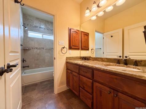 165 Vintage Ranch Circle La Vernia TX 78121