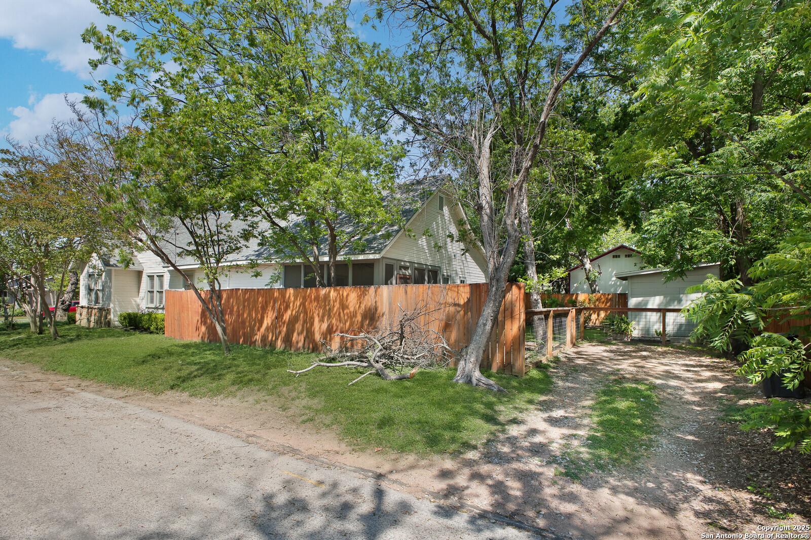 636 W Hollywood Avenue San Antonio TX 78212