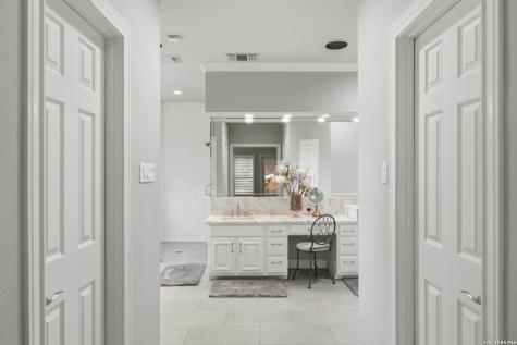 202 Bluffcove San Antonio TX 78216