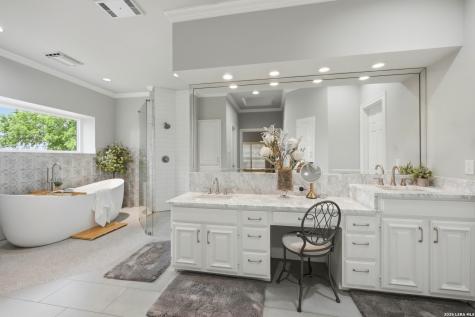 202 Bluffcove San Antonio TX 78216