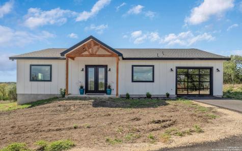 21 Waring Road Comfort TX 78013