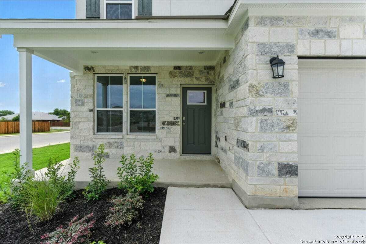 1896 Split Rock New Braunfels TX 78130