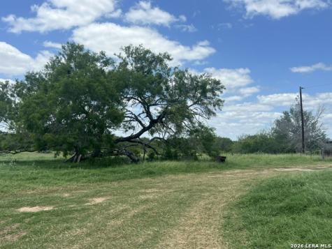 4612 County Road 117 Floresville TX 78114