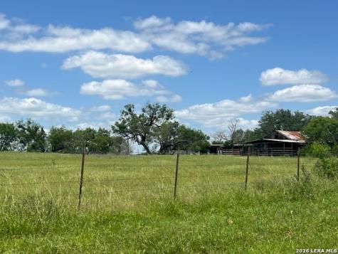 4612 County Road 117 Floresville TX 78114