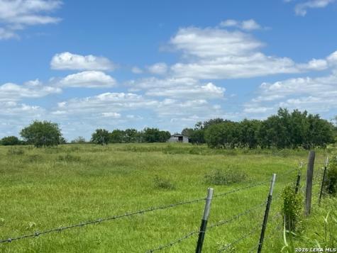 4612 County Road 117 Floresville TX 78114