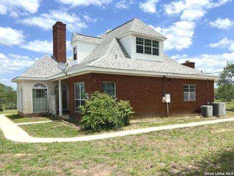 4612 County Road 117 Floresville TX 78114