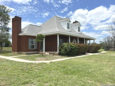 4612 County Road 117 Floresville TX 78114