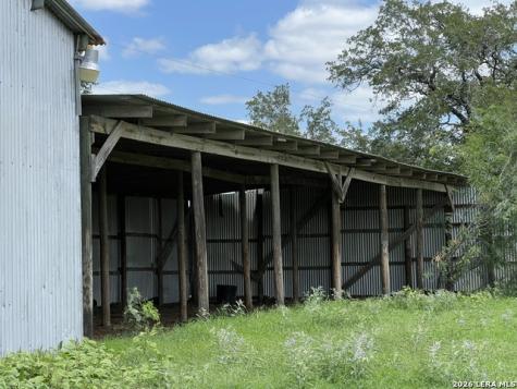 4612 County Road 117 Floresville TX 78114