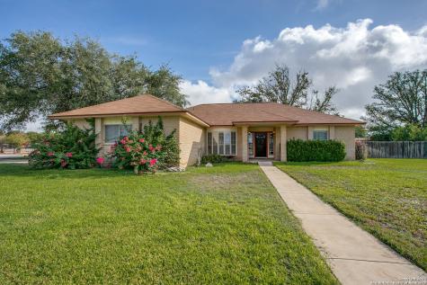 1314 Acorn Road Hondo TX 78861