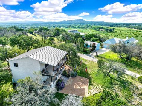 518 Park Bandera TX 78003