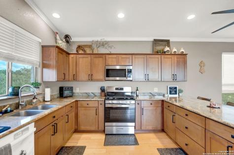 518 Park Bandera TX 78003