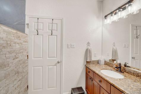518 Park Bandera TX 78003