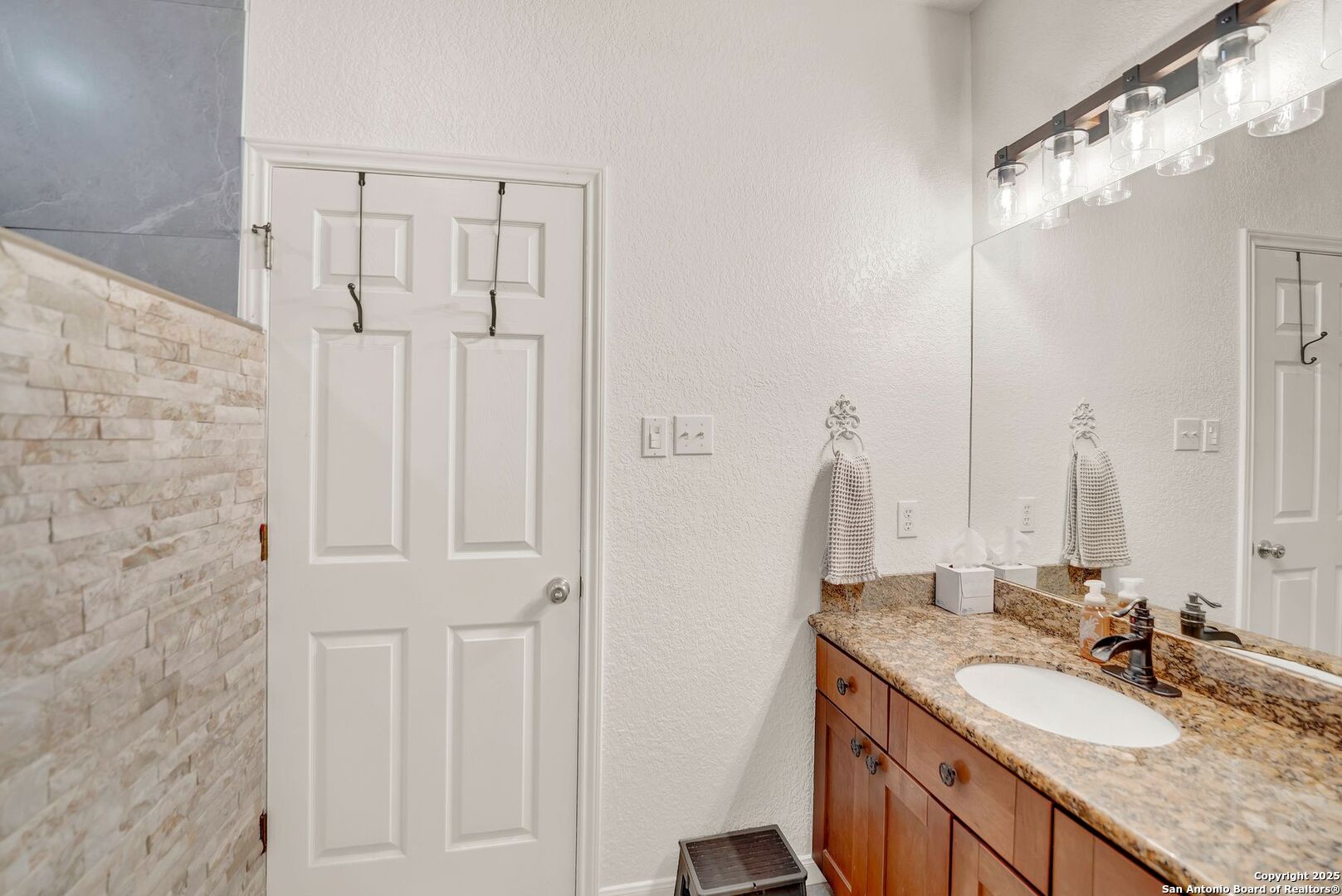 518 Park Bandera TX 78003