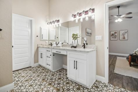 104 Hondo Ridge La Vernia TX 78121