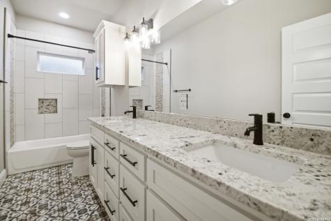 104 Hondo Ridge La Vernia TX 78121