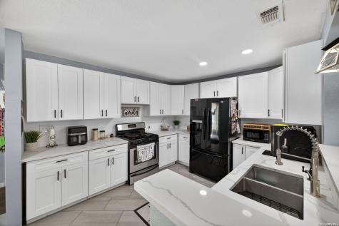 327 Ranmar San Antonio TX 78214
