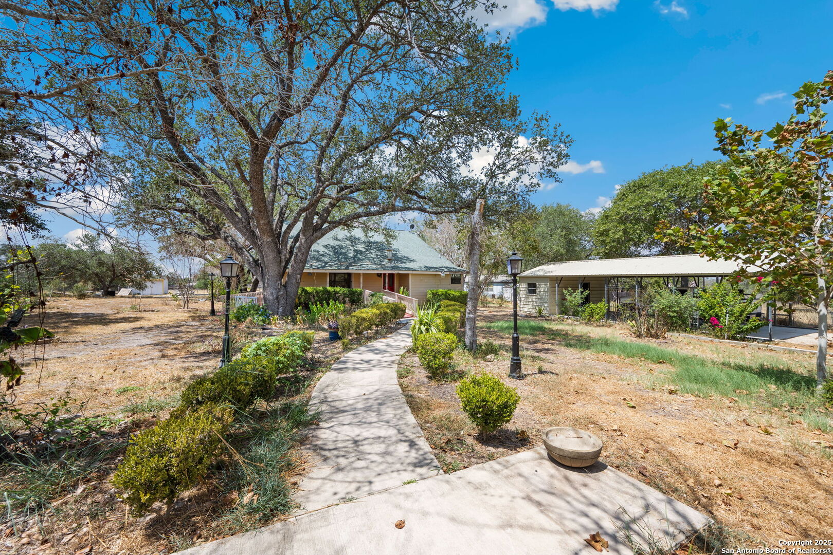 106 Hickory Circle Floresville TX 78114