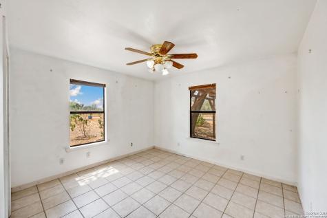 106 Hickory Circle Floresville TX 78114