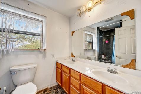 106 Hickory Circle Floresville TX 78114