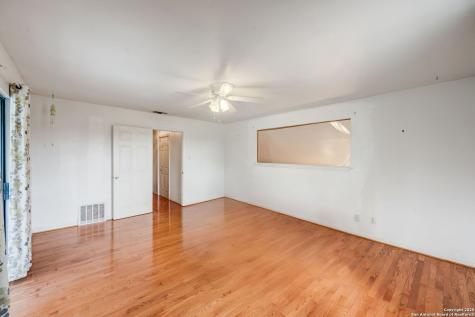 106 Hickory Circle Floresville TX 78114