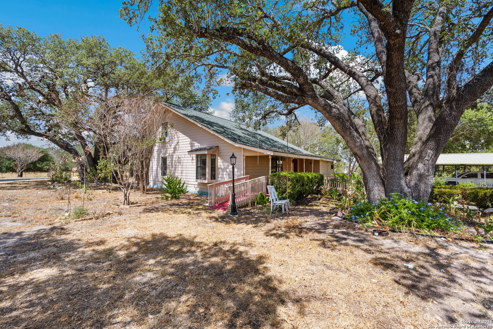 106 Hickory Circle Floresville TX 78114