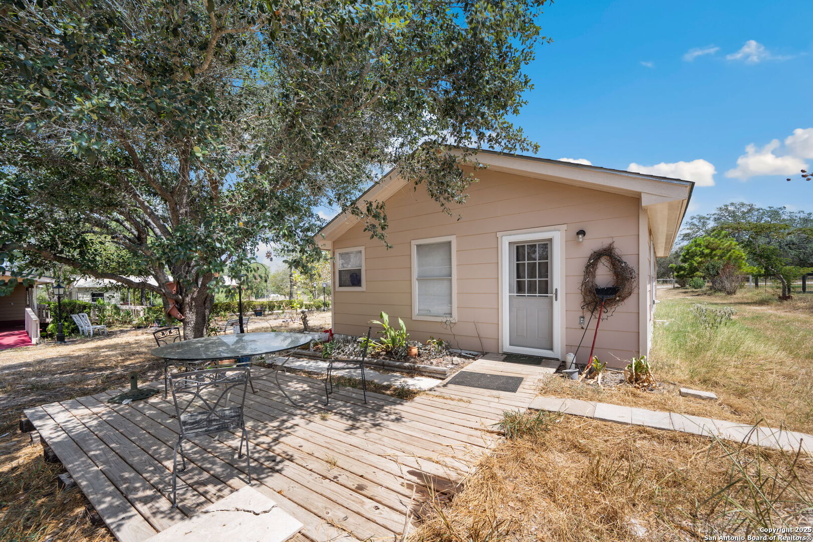 106 Hickory Circle Floresville TX 78114