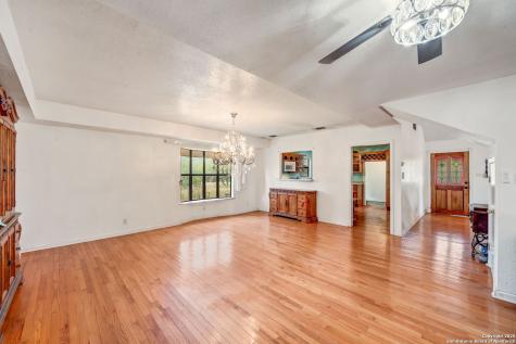106 Hickory Circle Floresville TX 78114