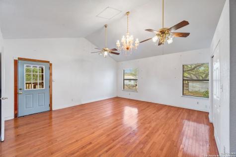 106 Hickory Circle Floresville TX 78114
