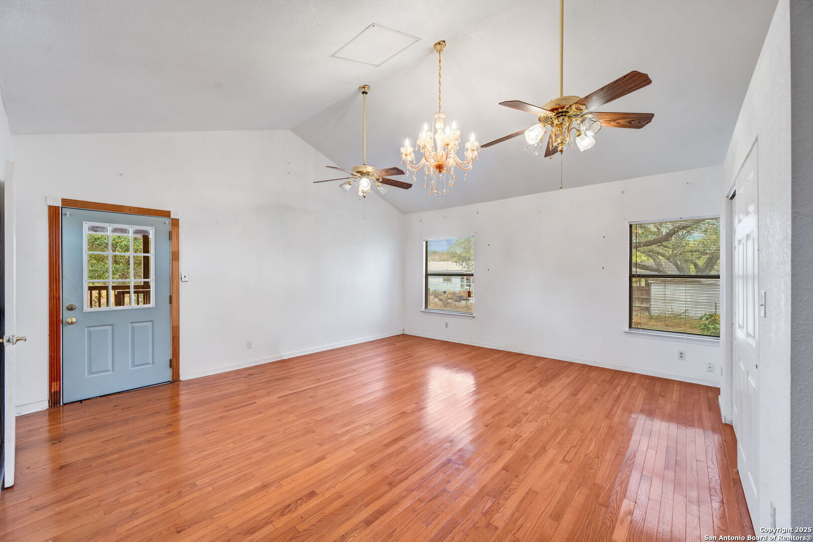 106 Hickory Circle Floresville TX 78114