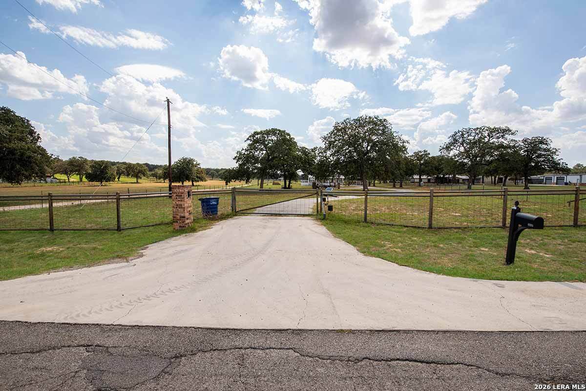 4005 County Road 307 La Vernia TX 78121