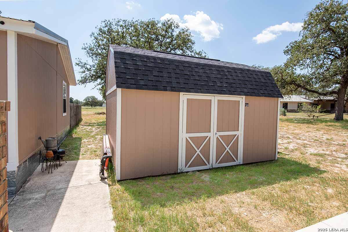 4005 County Road 307 La Vernia TX 78121