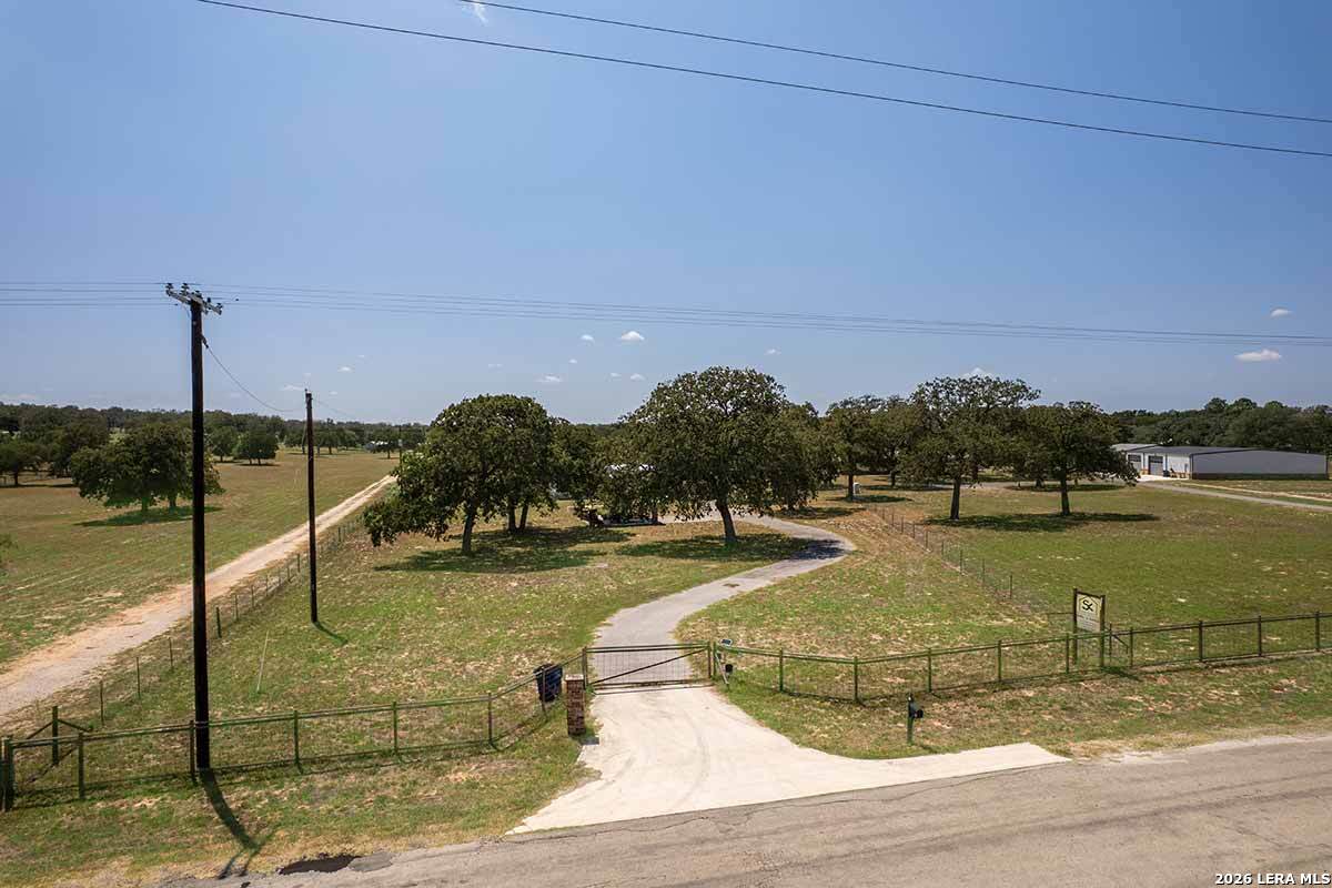 4005 County Road 307 La Vernia TX 78121