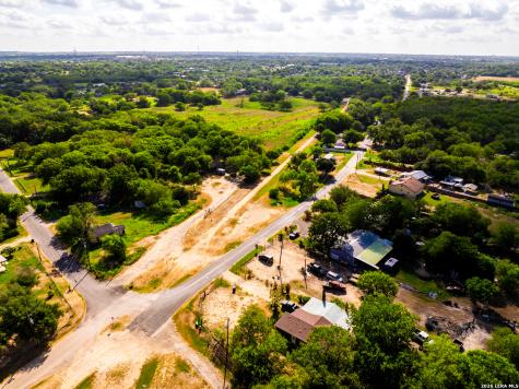 710 Goliad Road Floresville TX 78114