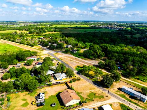 710 Goliad Road Floresville TX 78114