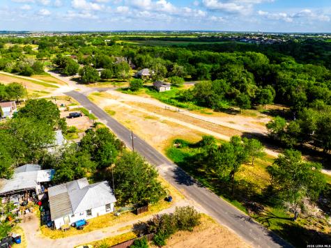 710 Goliad Road Floresville TX 78114
