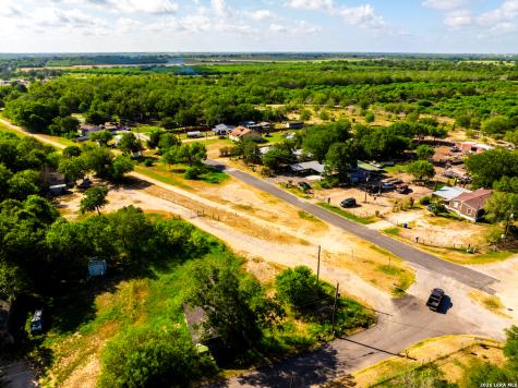 710 Goliad Road Floresville TX 78114